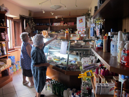 Den lille købmand ved baren i Castelvecchio
